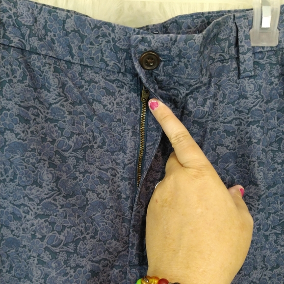 Chaps Men's Blue Floral Shorts Size 36 - Picture 5 of 9